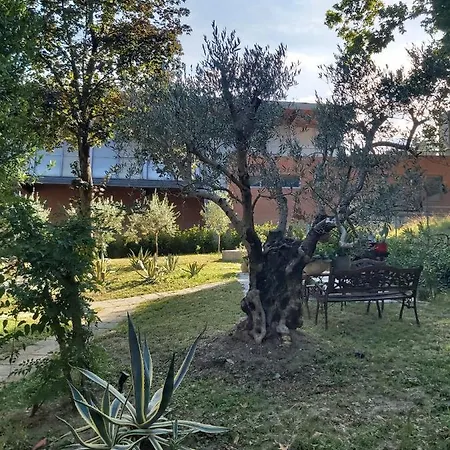 Borgo Dei Cedri Couette-café 3*